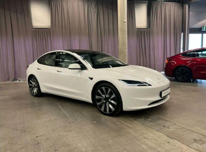 BB电子 BB平台特斯拉新款Model3曝光：搭载HW35硬